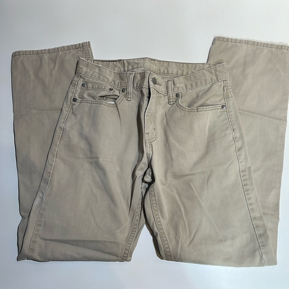 Women’s Levi’s pants